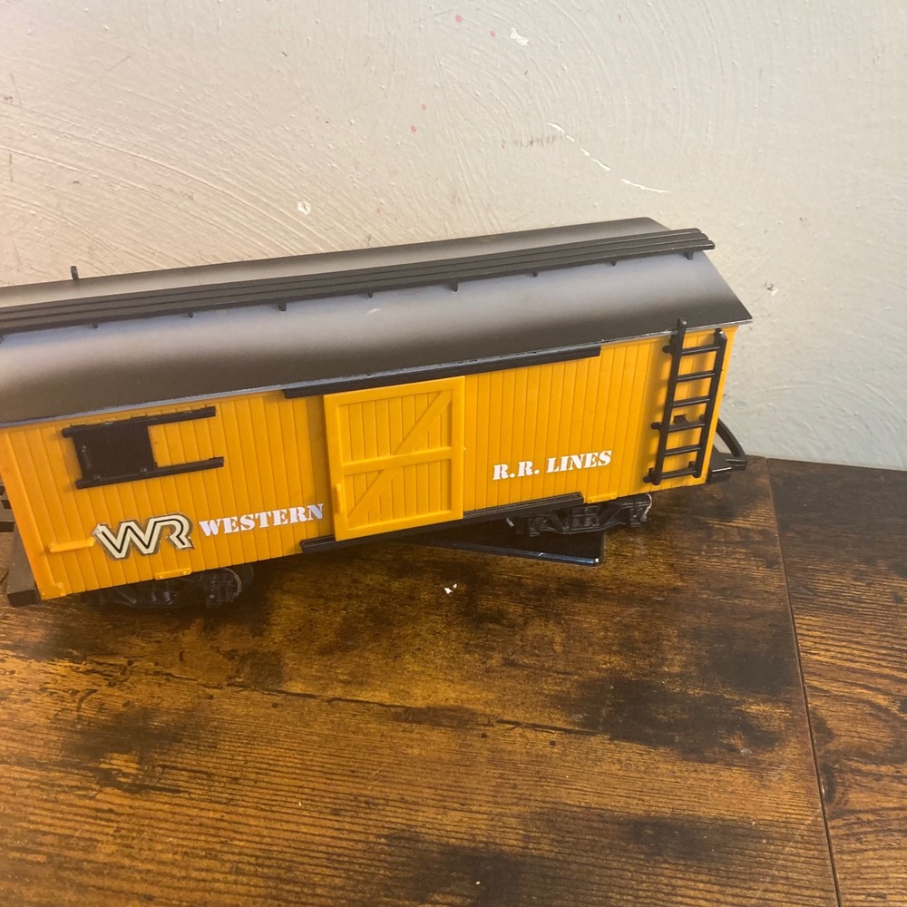 New Bright G Scale Western RR Lines Yellow Plastic Boxcar Sliding Doors Train